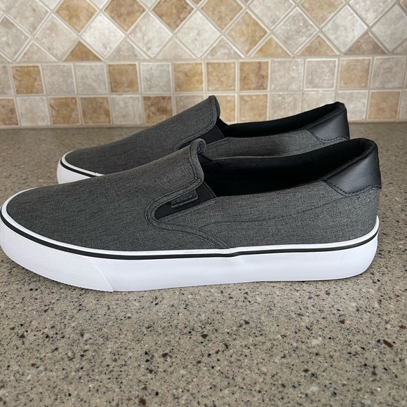 LUGZ Men’s Clipper Casual Slipon Loafer Sneaker Size 10 in Charcoal/Black/White - Picture 3 of 10